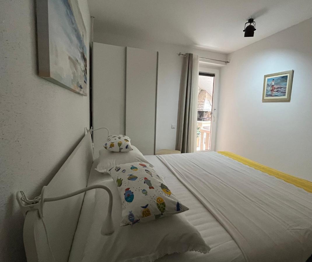Apartment Get Supetar Eksteriør bilde